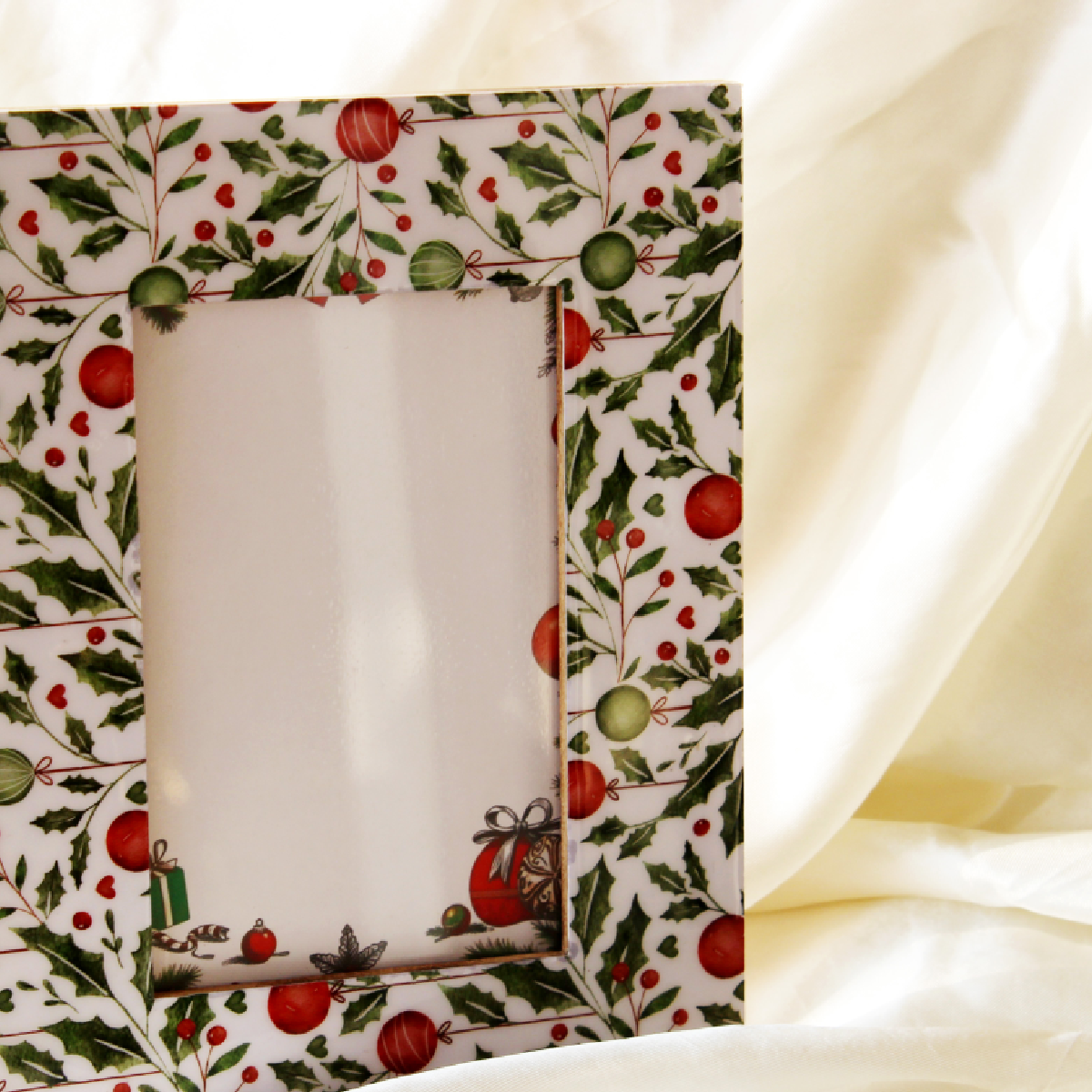 Holiday Hangings Wood Photoframe