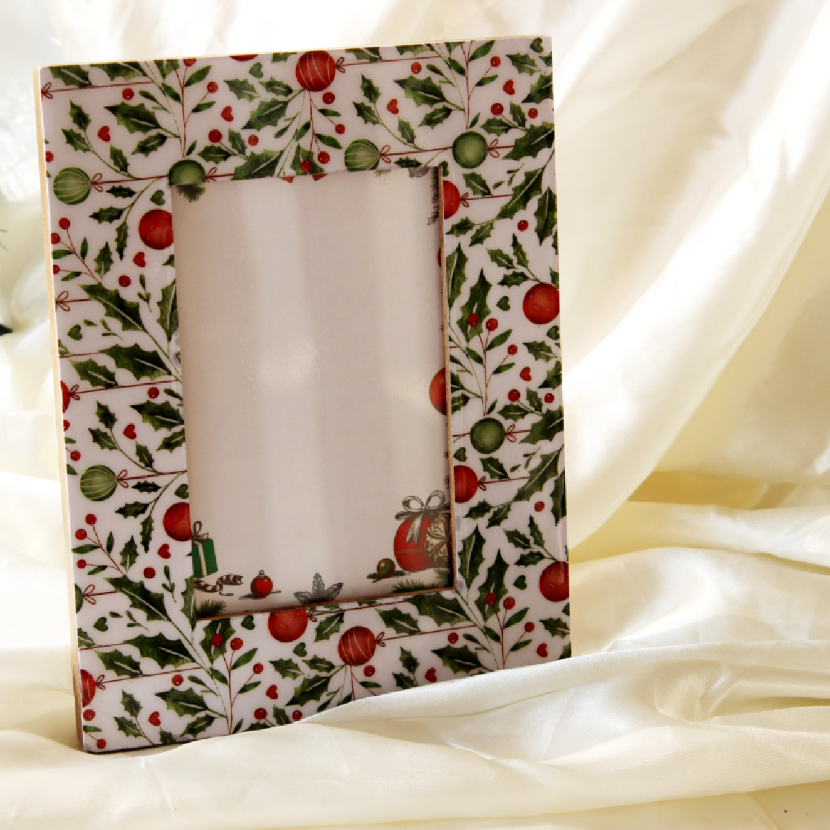 Holiday Hangings Wood Photoframe