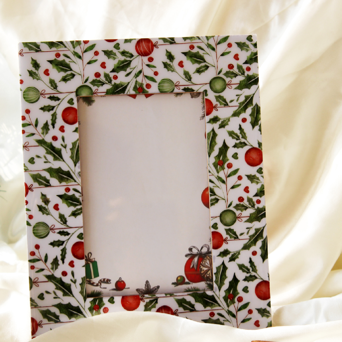 Holiday Hangings Wood Photoframe