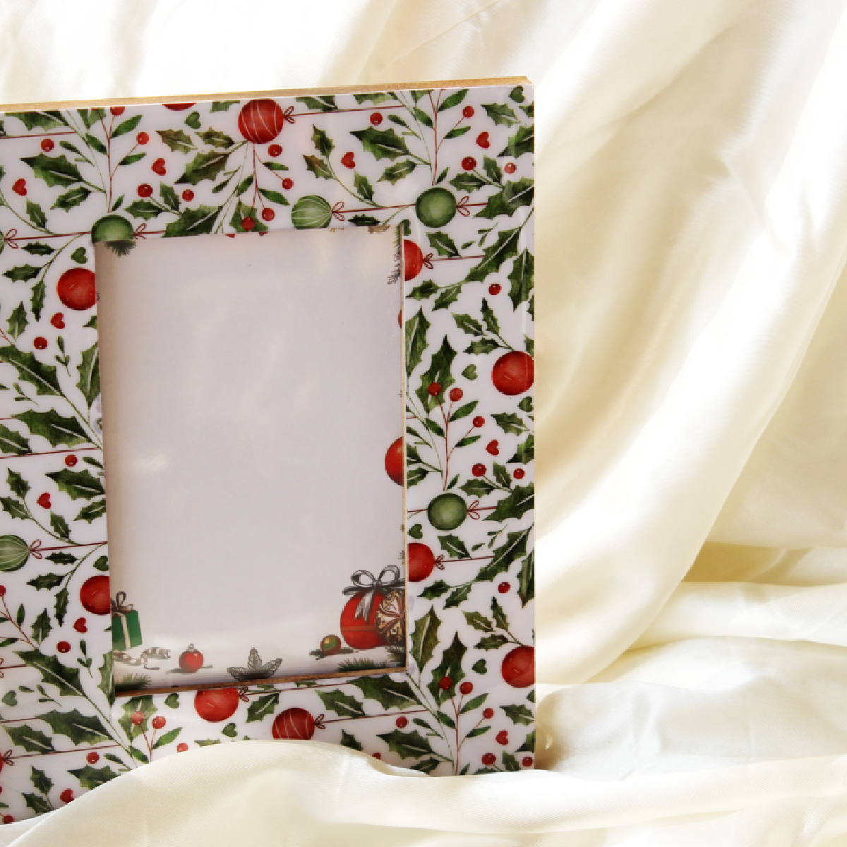 Holiday Hangings Wood Photoframe